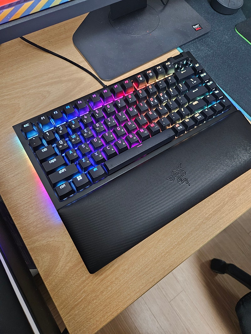 RAZER Blackwidow V4 75% 블랙