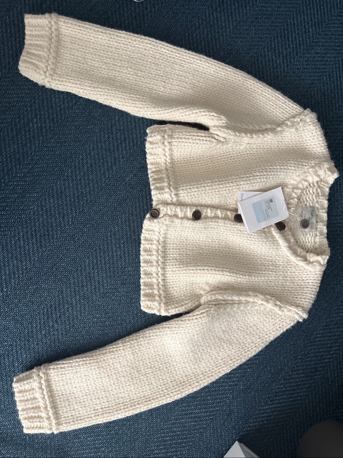 마뗑킴 HANDMADE BUTTON CROP CARDIGAN
