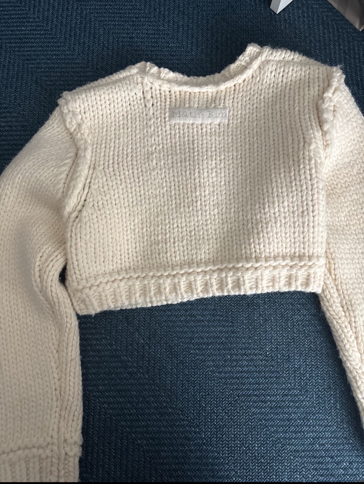마뗑킴 HANDMADE BUTTON CROP CARDIGAN